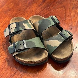 Birkenstock® Kids Arizona Camo slide 10.5 (28eu)